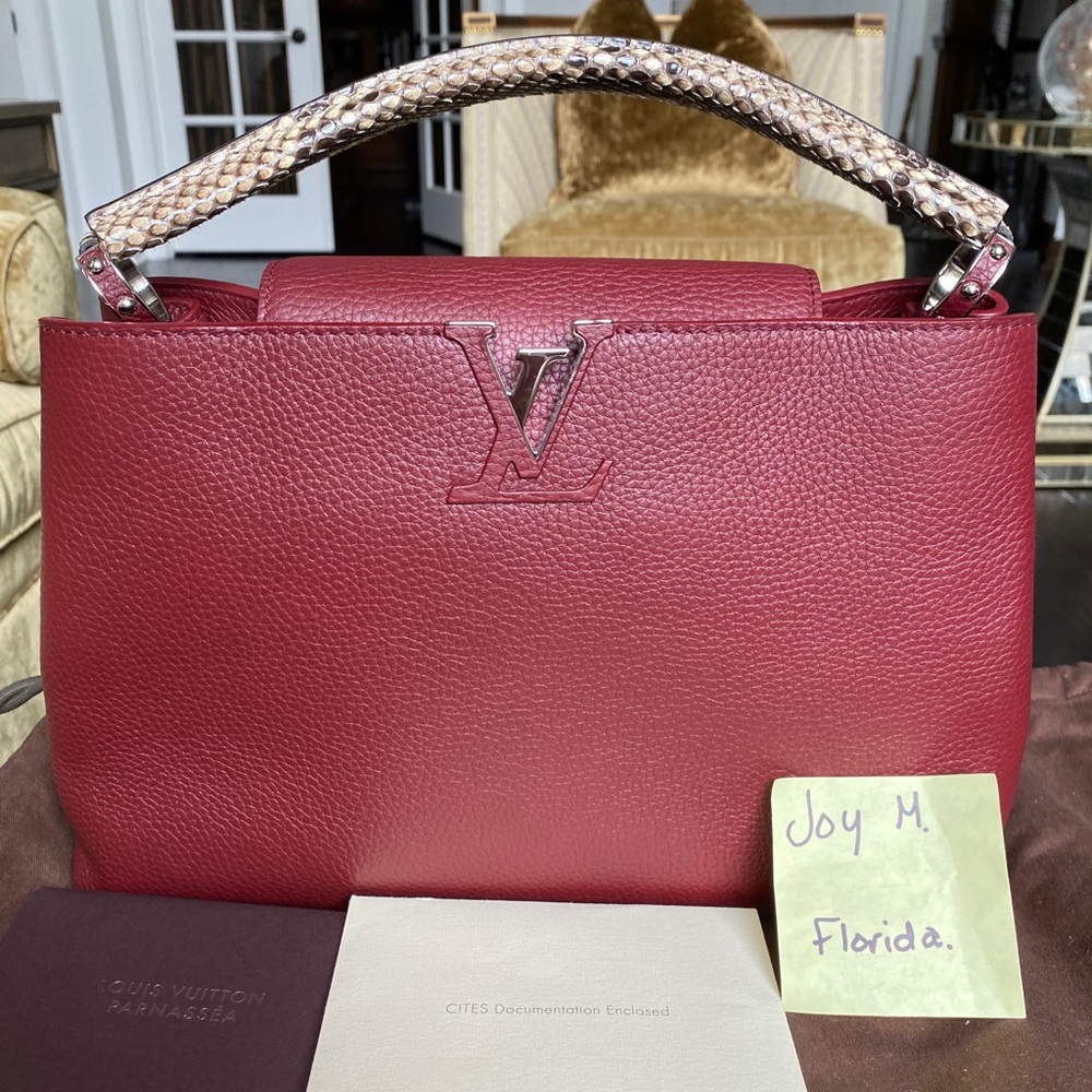 ❗️SOLD❗️💯% Auth LV Capucines MM python handle